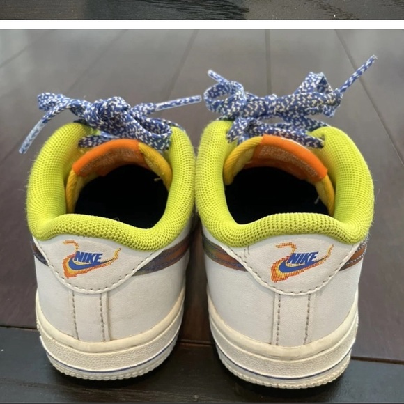 NIKE Force 1 White Sneakers Size 9 - Picture 3 of 3